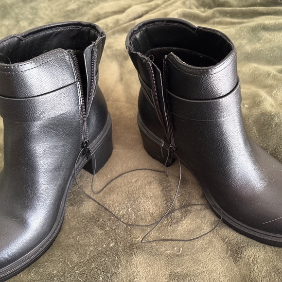 Torrid ankle booties - Picture 2 of 2